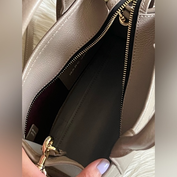 Marc Jacobs The Leather Small Tote Bag - Picture 9 of 16